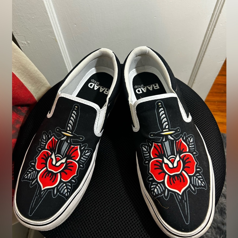 Raad dagger & rose slip on shoes